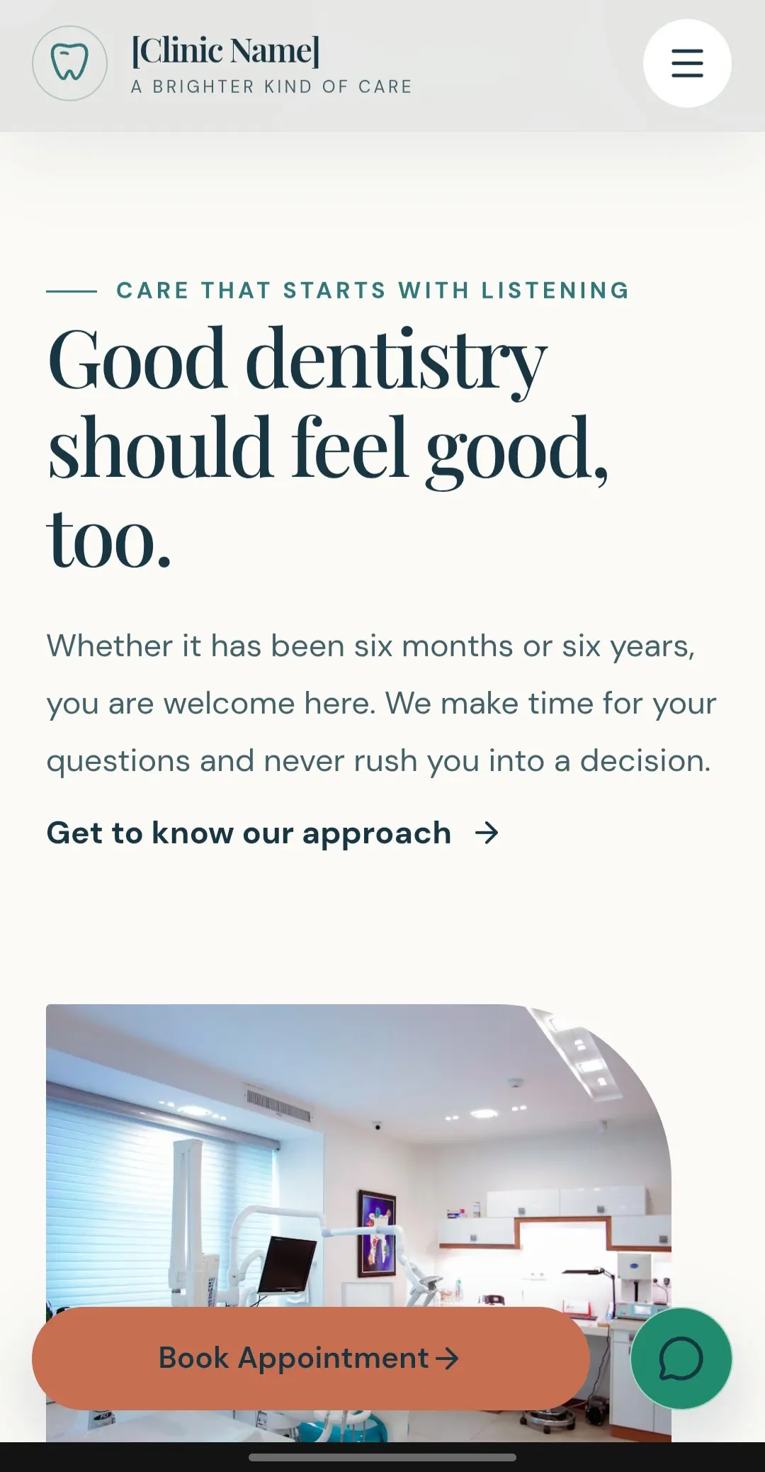 Dental clinic introduction with a photograph of the treatment room.